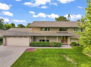 564 Gateshead S, Elk Grove Village, IL 60007