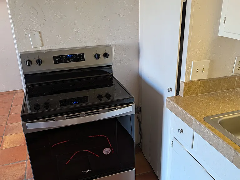 2304 E Helen St #2 — Photo 5