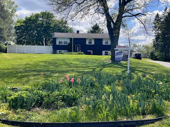 16 Pine Ave, Fredericksburg, PA 17026