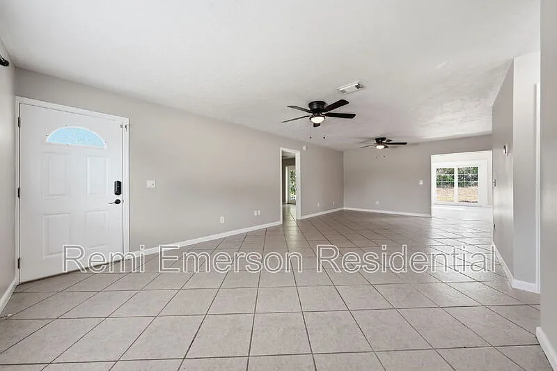 4 bed, 2.0 bath, 1856 sqft, $2,500 — Photo 2