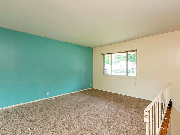 4th image of 3804 Eastmont Dr