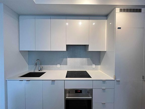2nd image of 7 Grenville St #1509