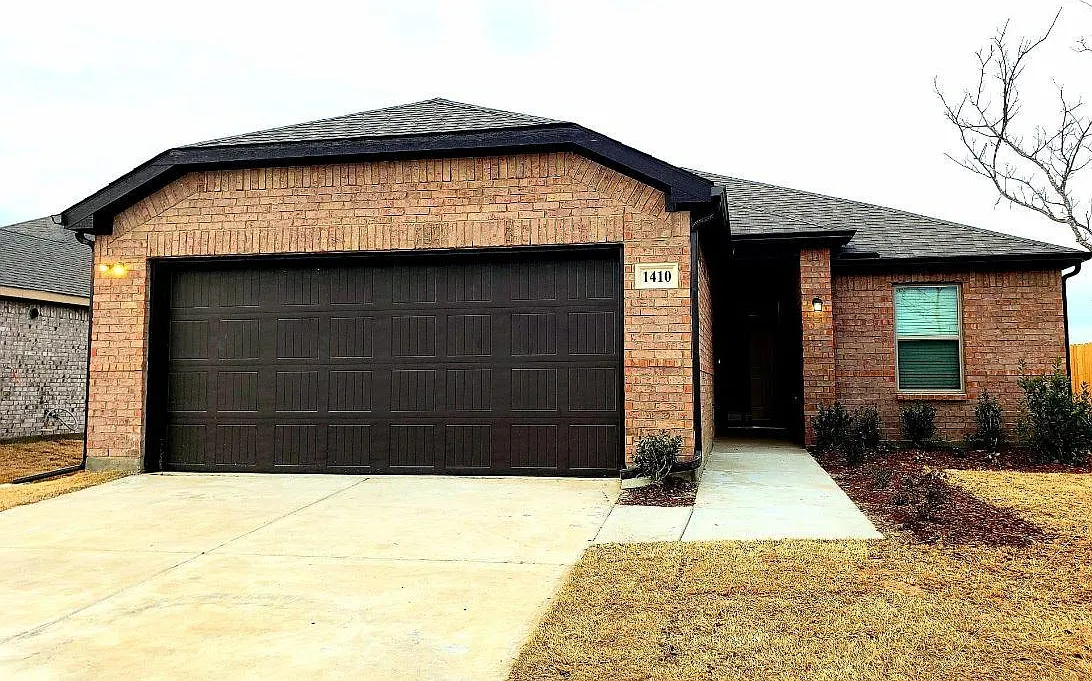 3 bed, 1269 sqft, $1,700 — Photo 1