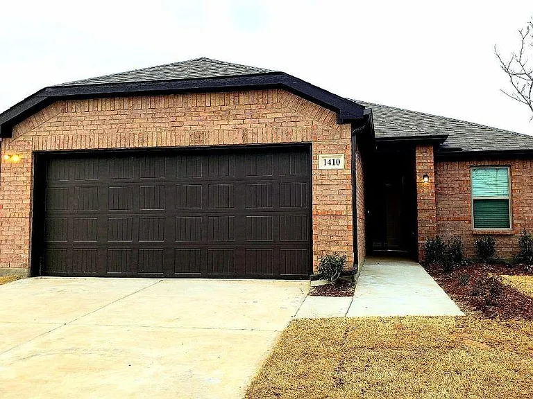 1410 Brindle Dr — Photo 1