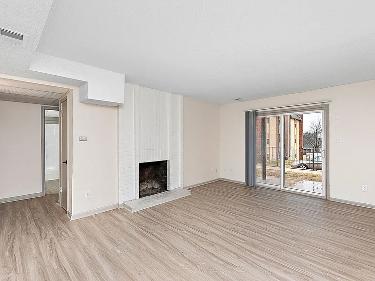 Oval Spring Apartments — Photo 6