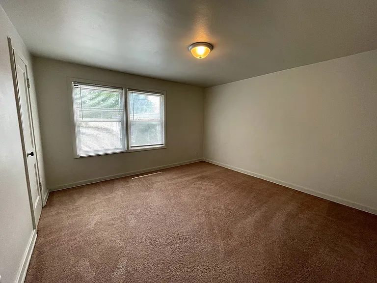 219 Madison St — Photo 4