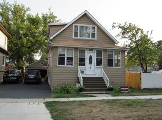 8043 44th St, Lyons, IL 60534