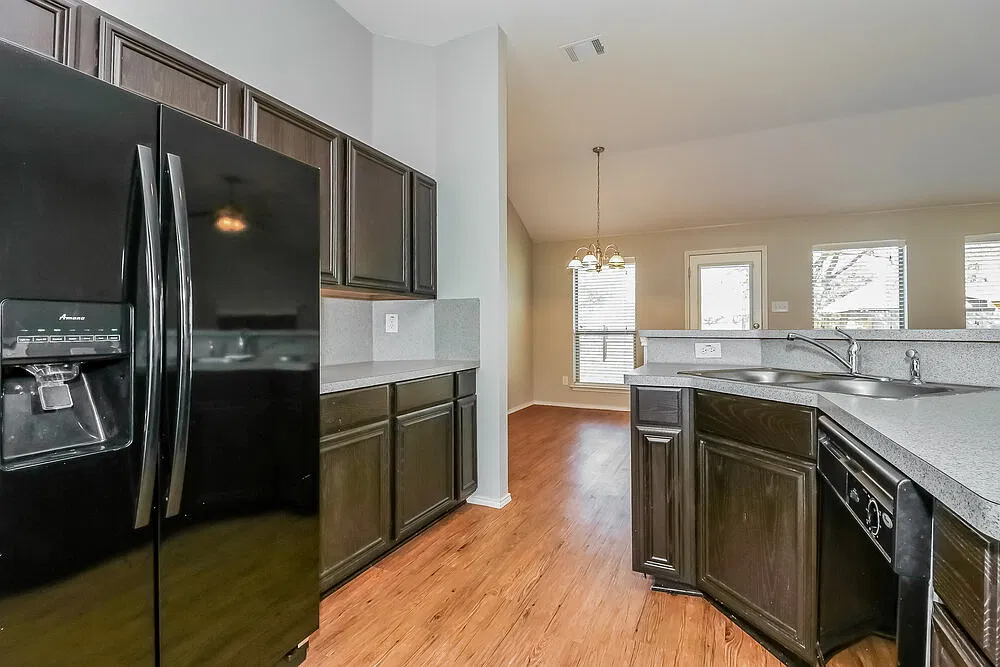 3 bed, 2.0 bath, 2232 sqft, $2,370 — Photo 4