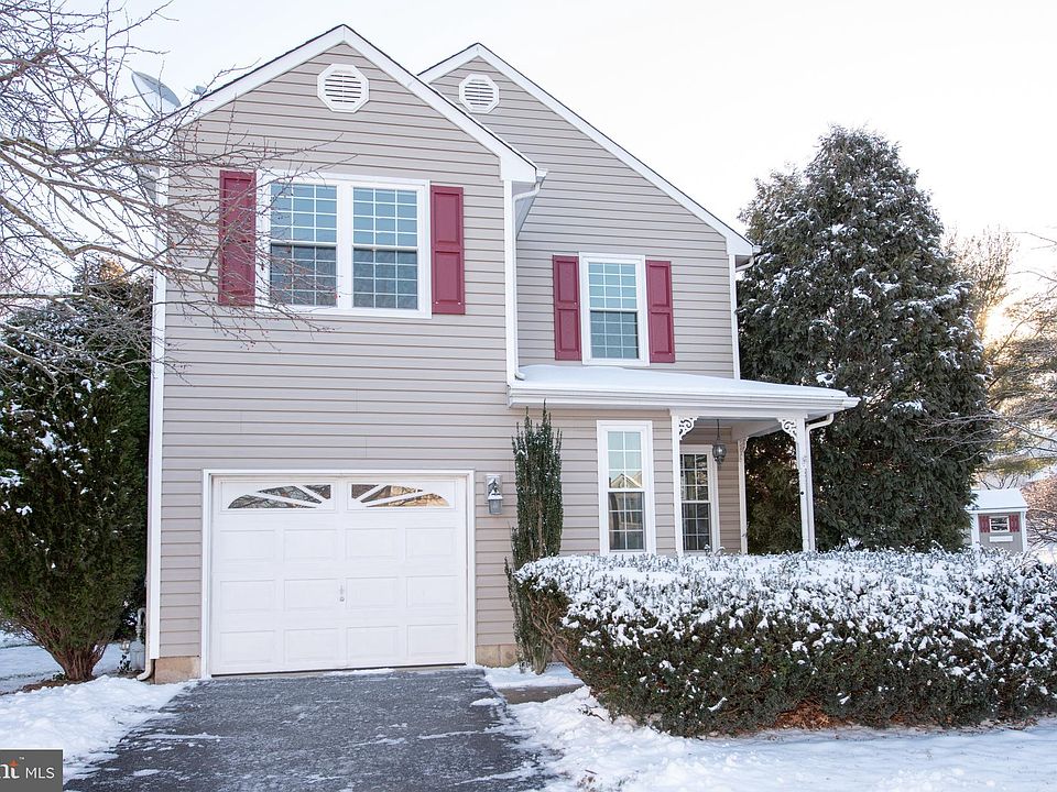 1st image of 13 S Ascot Ct