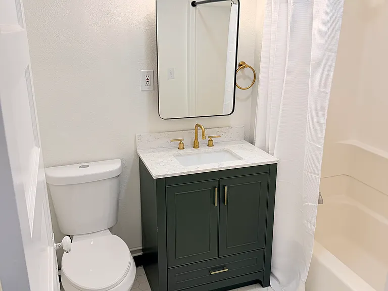 143 W Ivy St — Photo 11