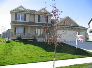 3482 Woodstone Dr SW, Rochester, MN 55902