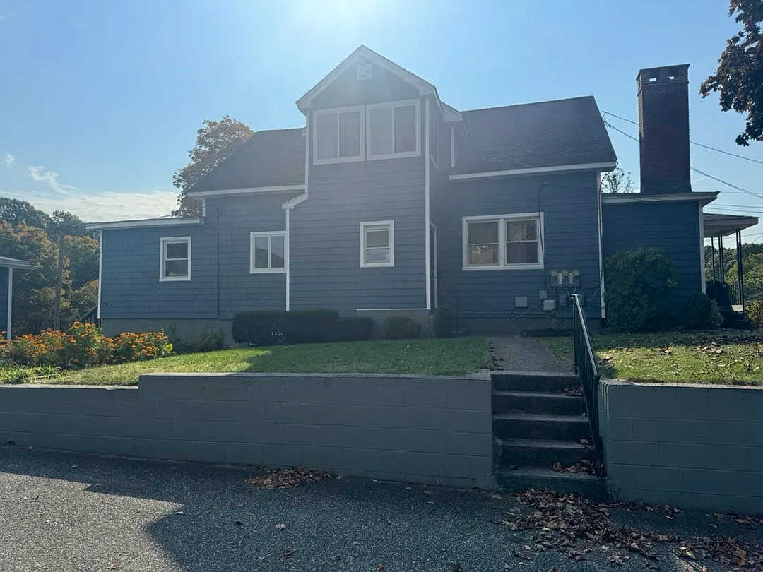 3 bed, 1.5 bath, 1200 sqft, $2,600 — Photo 2