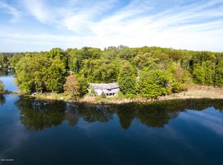 11990 Oakridge Rd, Plainwell, MI 49080