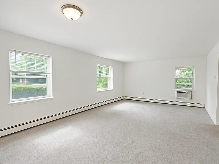 271 Main St #1-4 — Photo 2