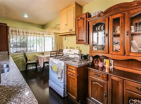 4th image of 11451 Belcher St