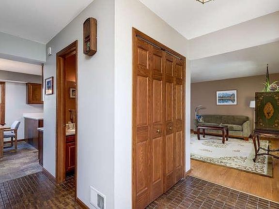 2nd image of 5845 Shagbark Dr