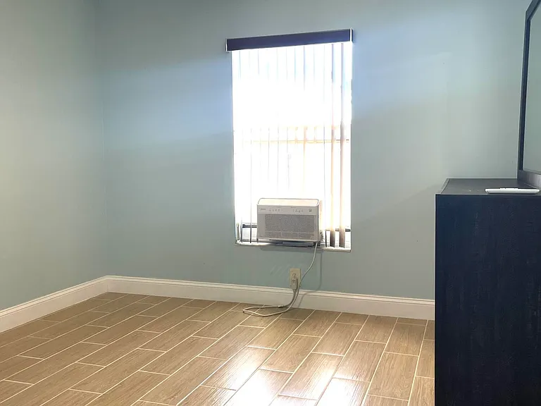 5753 SE Mercedes Ave — Photo 15