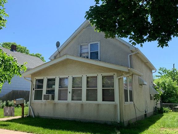 2nd image of 890 Geranium Ave E