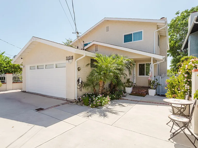 10619 Mather Ave — Photo 2
