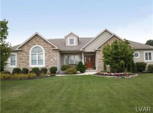 690 S Cottonwood Rd, Walnutport, PA 18088