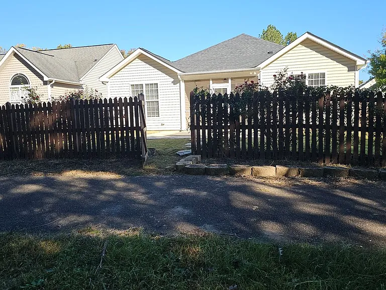 256 Stansbury Ln — Photo 15