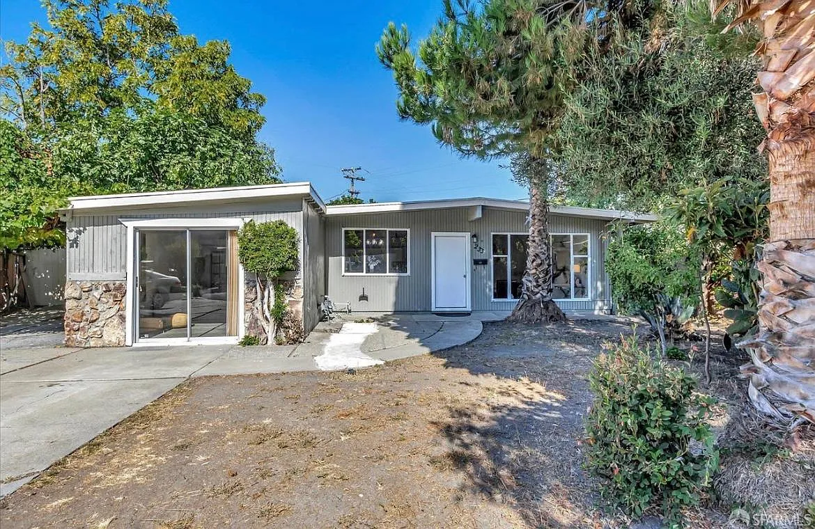 233 W Hemlock Ave — Photo 4