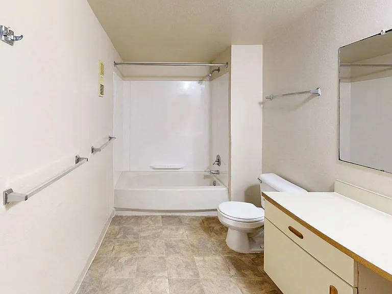 Trappers Cove Apartments — Photo 53