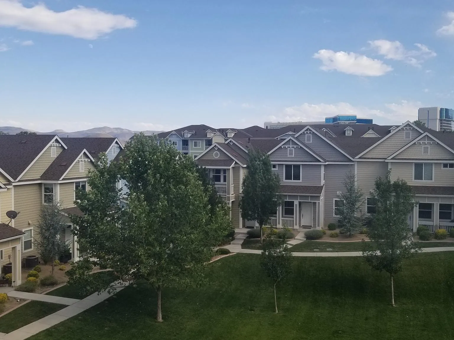 2 bed, 1322 sqft, $2,300 — Photo 2