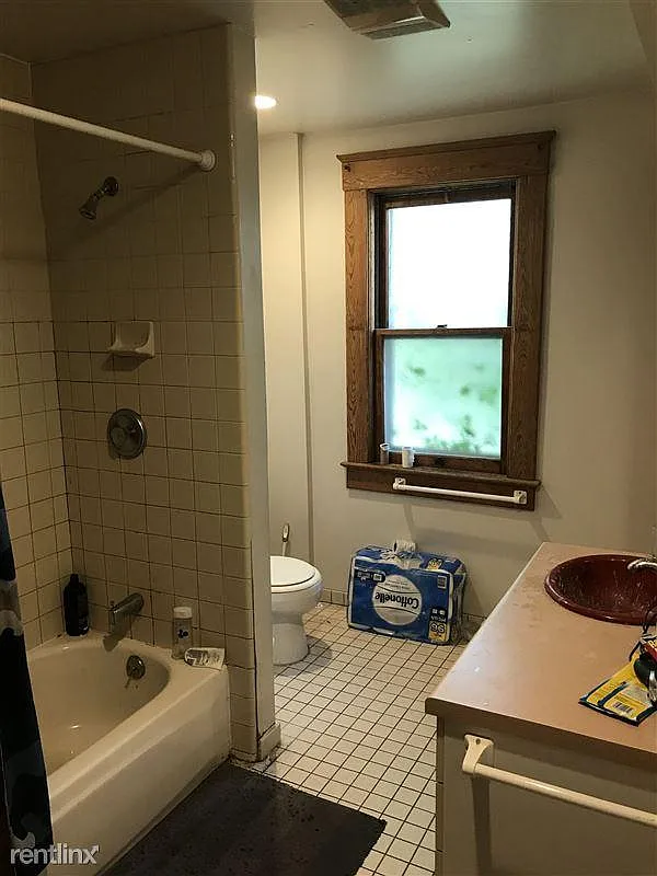 6 bed, 2058 sqft, $8,026 — Photo 4