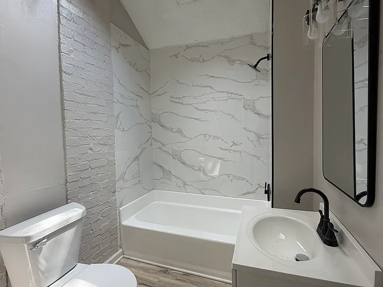 710 N Purdum St #710 — Photo 4