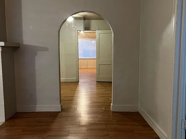 1613 E Park Pl — Photo 9