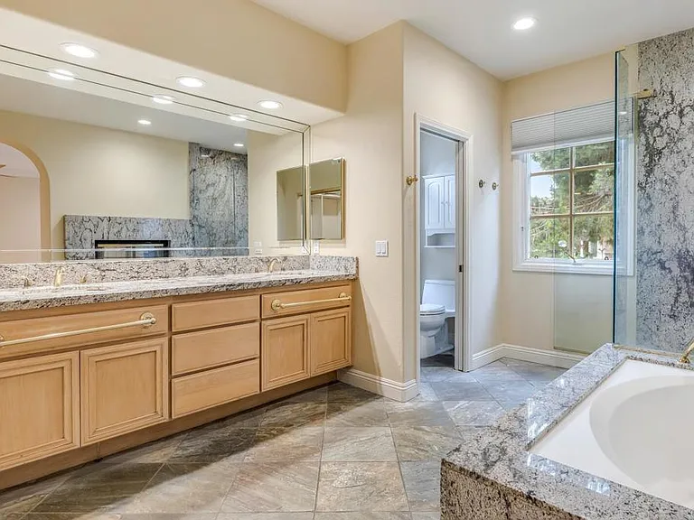 5370 Renaissance Ave — Photo 21