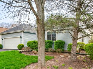 450 N Crooked Lake Ln, Lindenhurst, IL