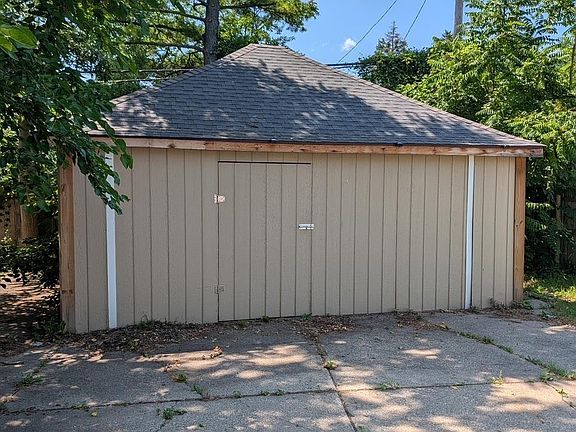 2nd image of 19209 Helen St