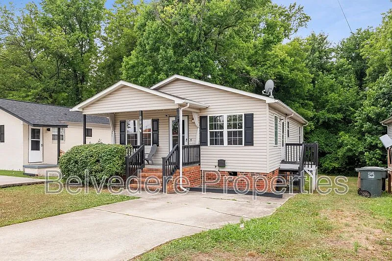 3 bed, 2.0 bath, 1040 sqft, $2,800 — Photo 1