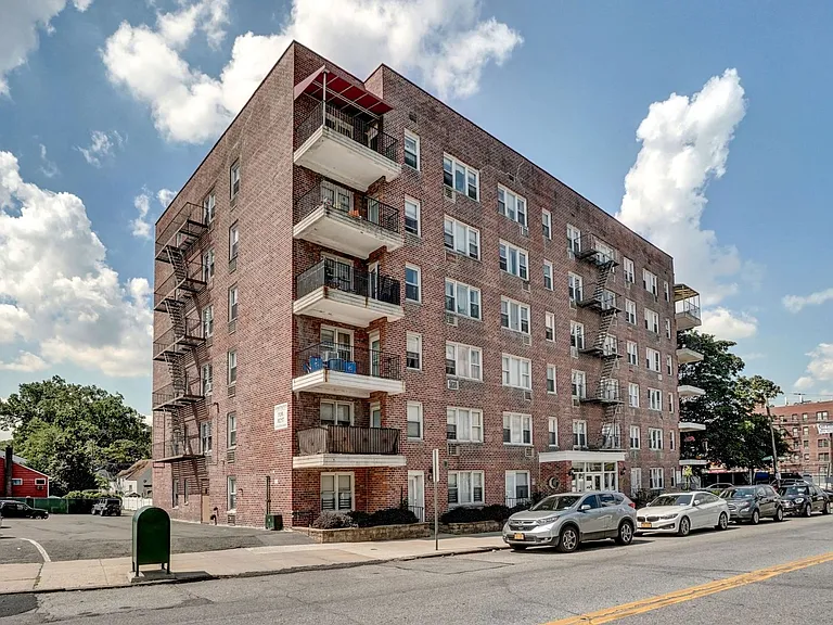 675 McLean Ave — Photo 4