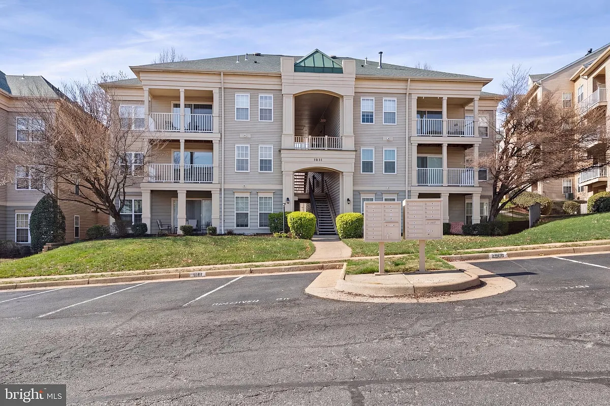 Building Photo - 1031 Gardenview Loop #201