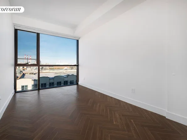 11-12 44th Drive image 11 of 13