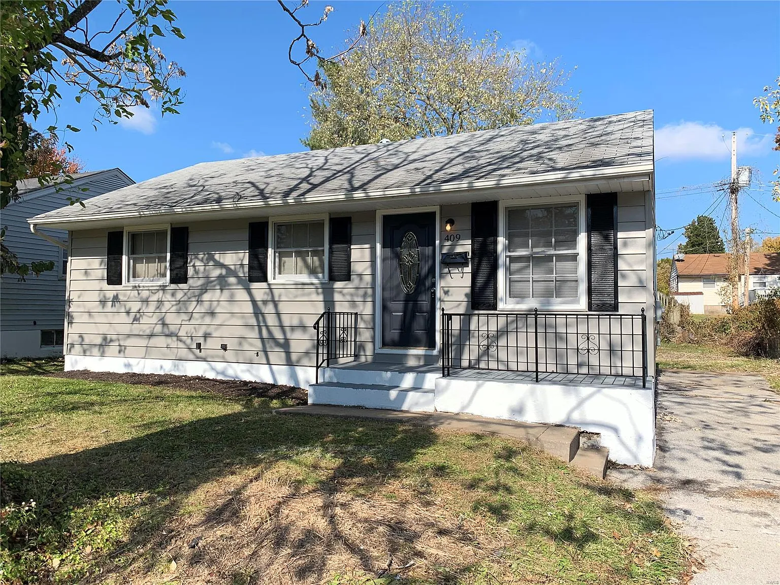 409 Shepley Dr photo 1