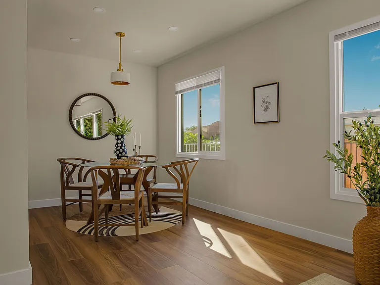2046 S Burnside Ave — Photo 16