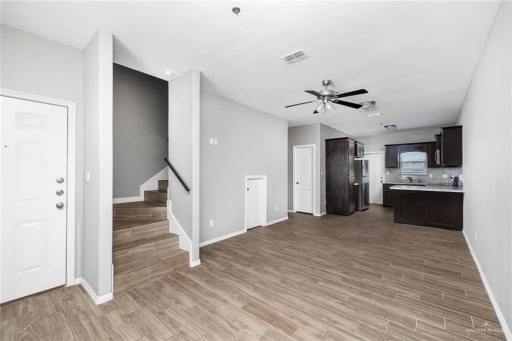 2 bed, 2.0 bath, 1075 sqft, $1,075 — Photo 4