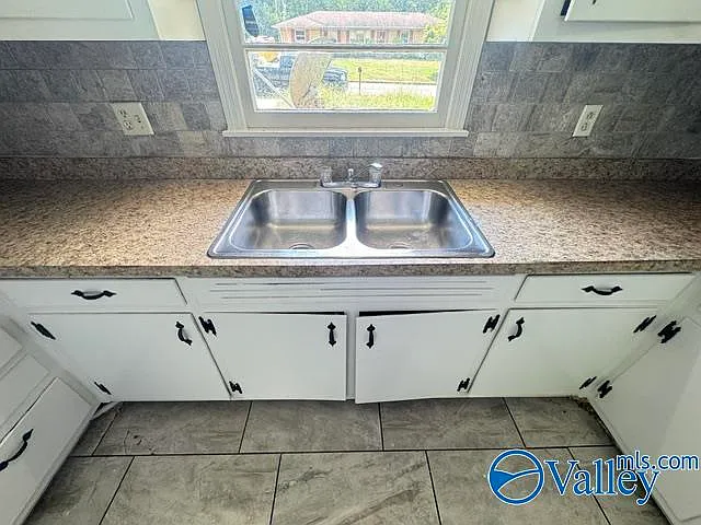 1114 Retlaw St NW — Photo 5