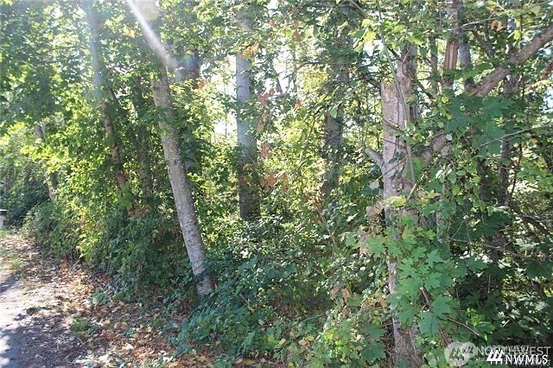 2nd image of 3085 W Maplewood Avenue