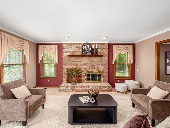 5th image of 6855 Roundwood Ct