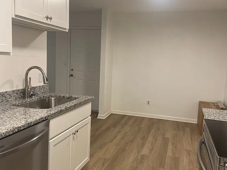Acorn Grove Apartment Homes — Photo 18