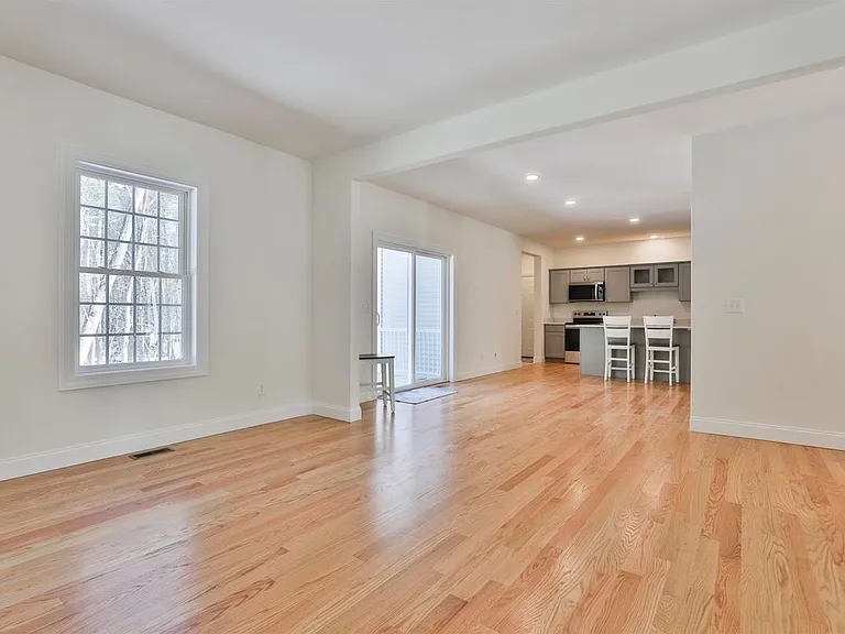22 Reeds Ferry Way — Photo 20