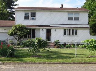 61 Stockton St, Brentwood, NY 11717
