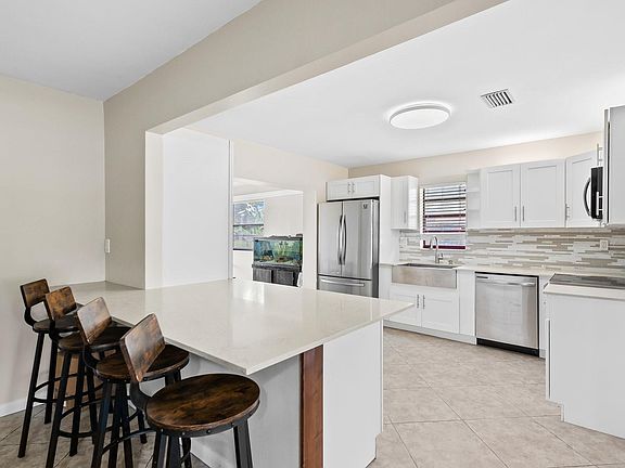 4th image of 8240 NW 98th Avenue