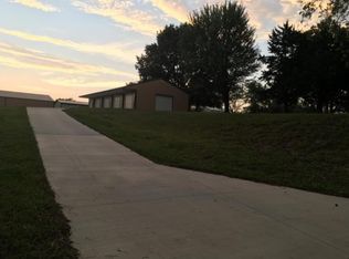 1102 NE Oscar Rd, Saint Joseph, MO 64505