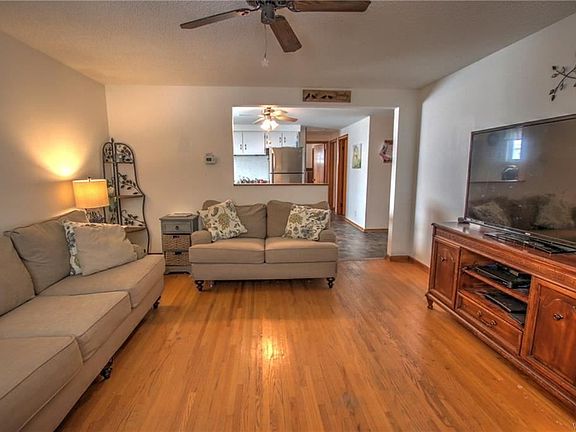 4th image of 65 Awood Pl